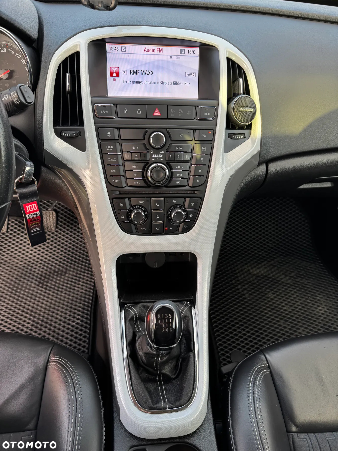 Opel Astra IV GTC 1.6 T Sport - 12