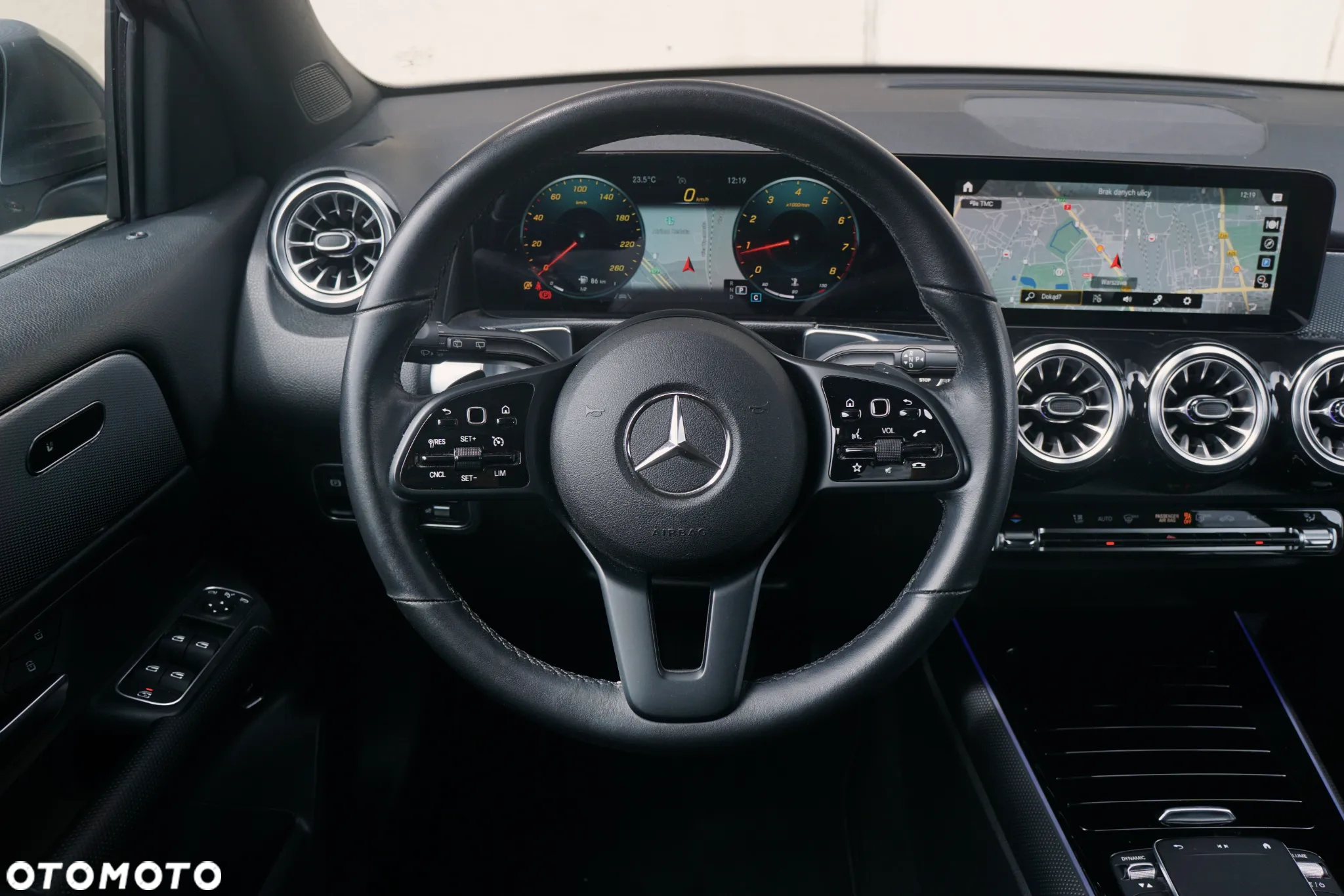 Mercedes-Benz GLB 200 7G-DCT - 21