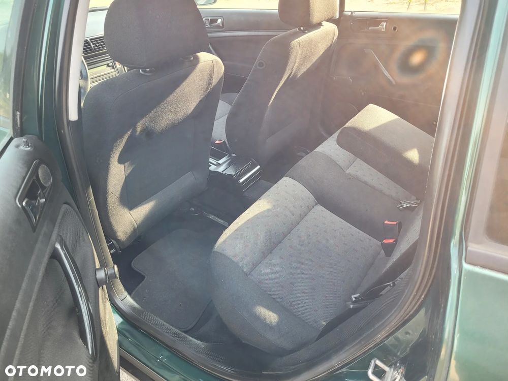 Volkswagen Passat 1.6 Comfortline - 13