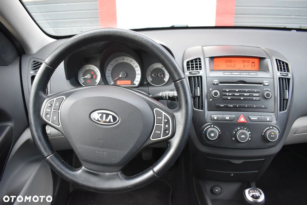 Kia Ceed - 12