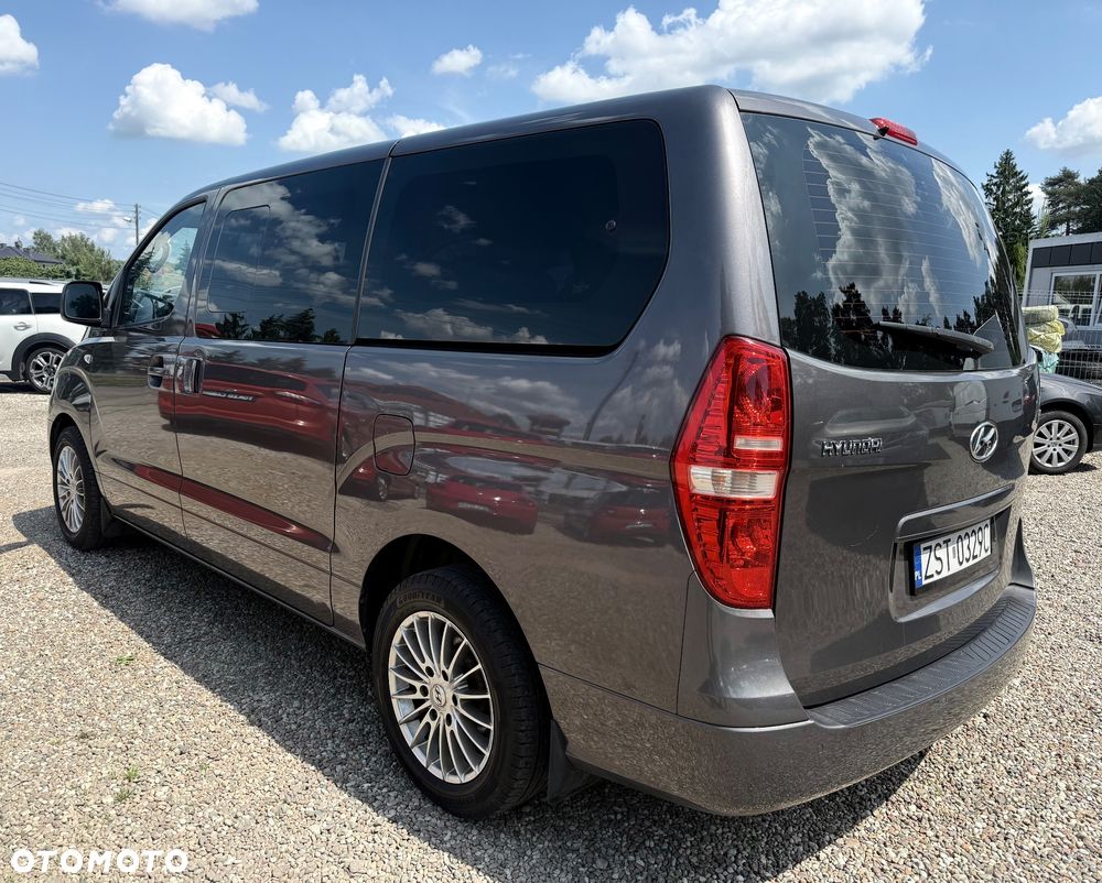 Hyundai H-1 Starex - 4