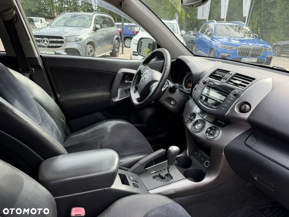 Toyota RAV4 - 11