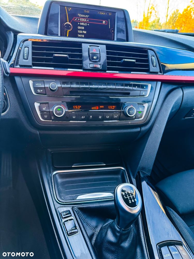 BMW Seria 3 318d Luxury Line - 28