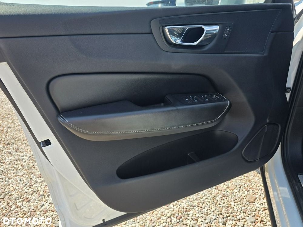 Volvo XC 60 D4 SCR AWD R-Design - 17