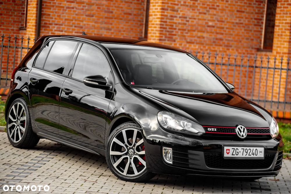 Volkswagen Golf 2.0 GTI DSG adidas