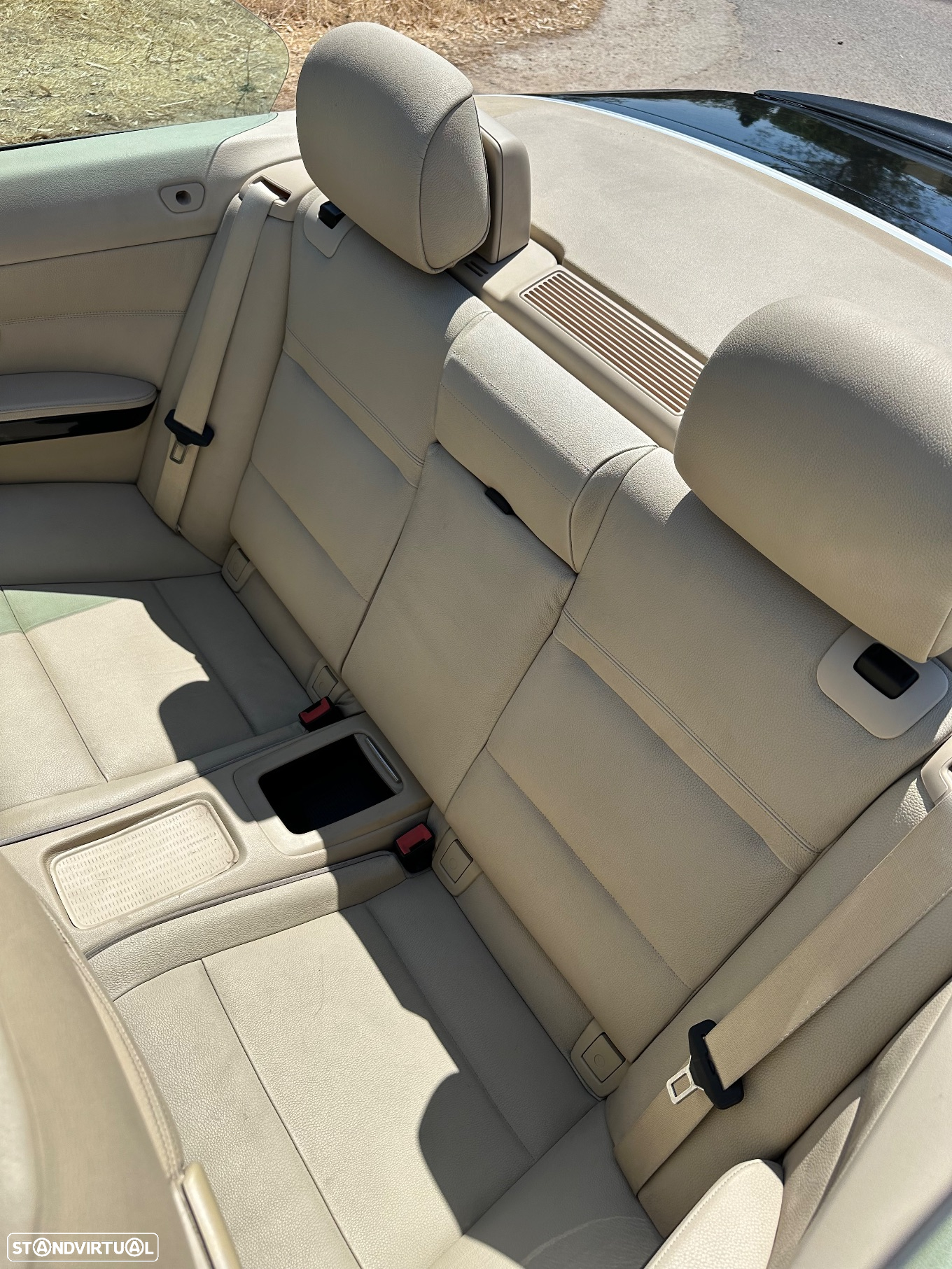 BMW 320 i Intense - 12