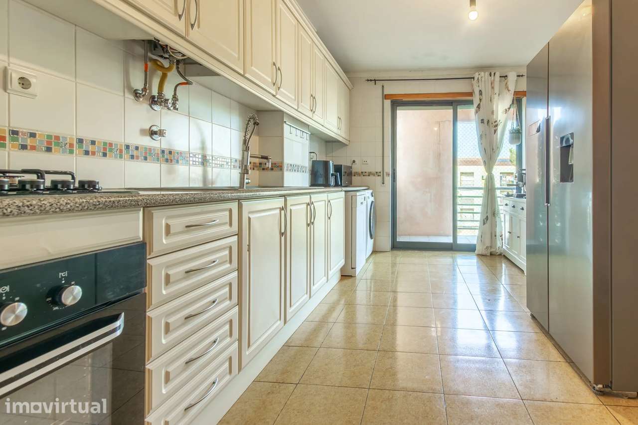 Apartamento T3 - Com Lugar de Parqueamento - Quinta do Anjo, Palmela - Grande imagem: 2/26
