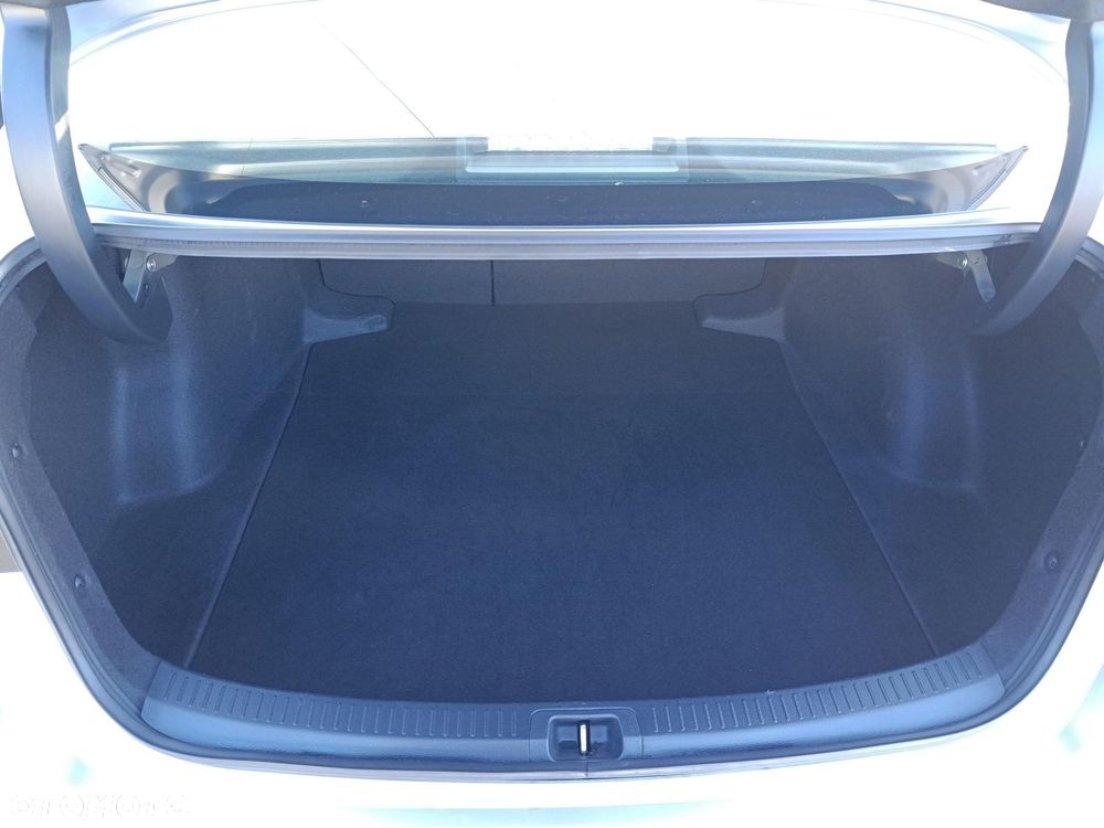 Toyota Corolla 1.8 Hybrid Comfort - 12