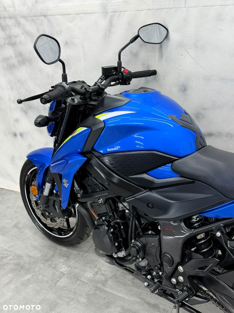 Suzuki GSX - 26
