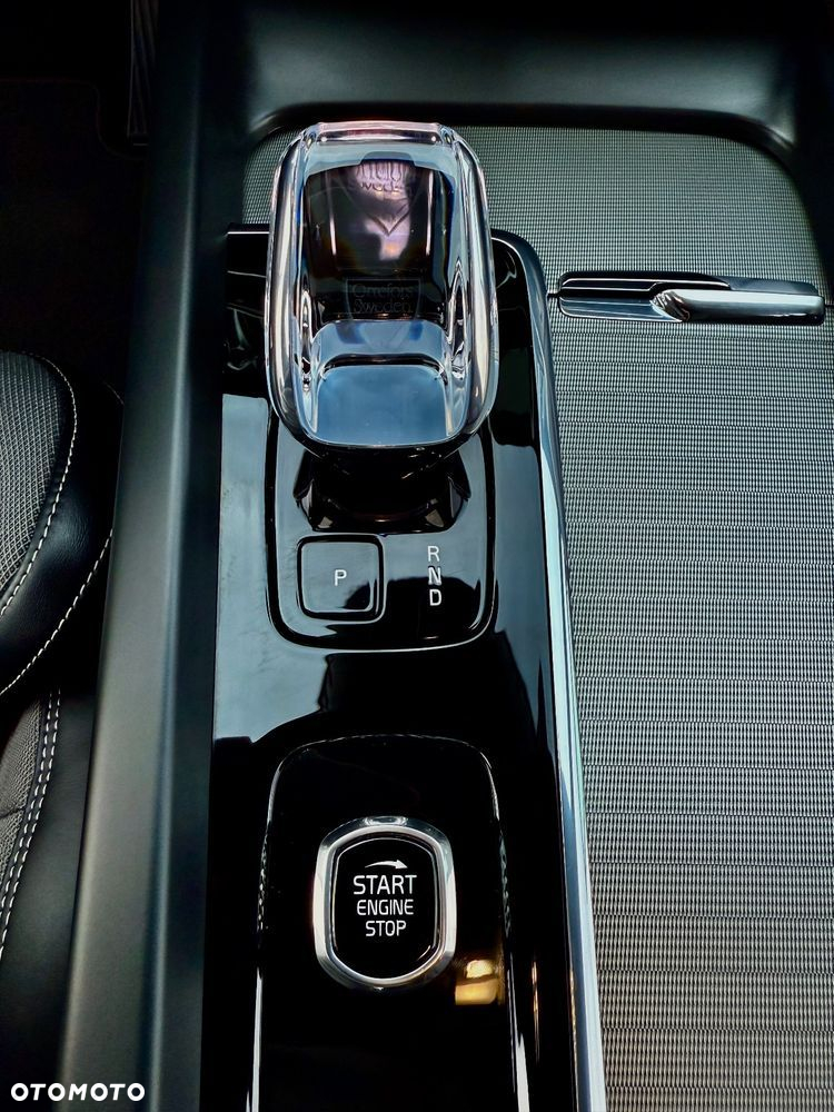 Volvo XC 60 B4 B Plus Dark - 27