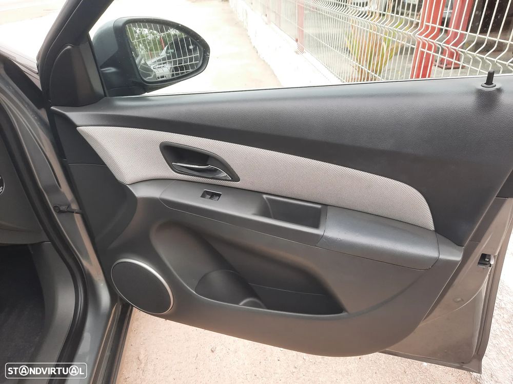 Chevrolet Cruze 2.0 VCDi LT - 32