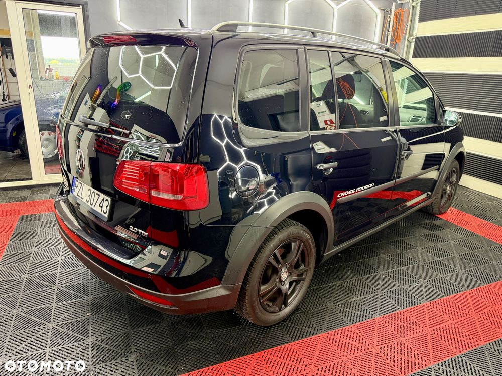 Volkswagen Touran 2.0 TDI DPF Cross - 12