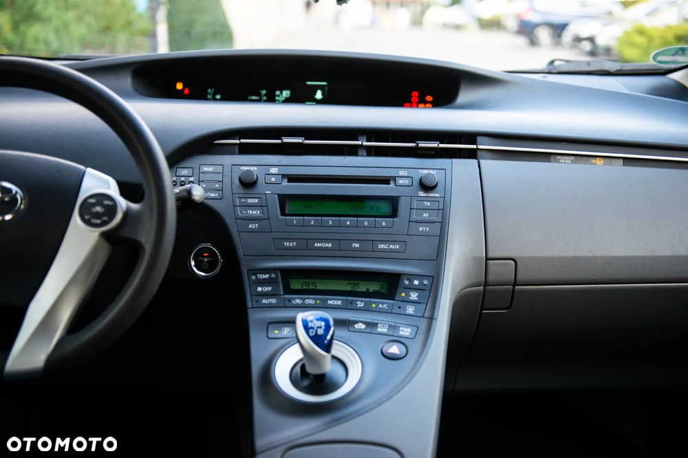 Toyota Prius (Hybrid) Executive - 29