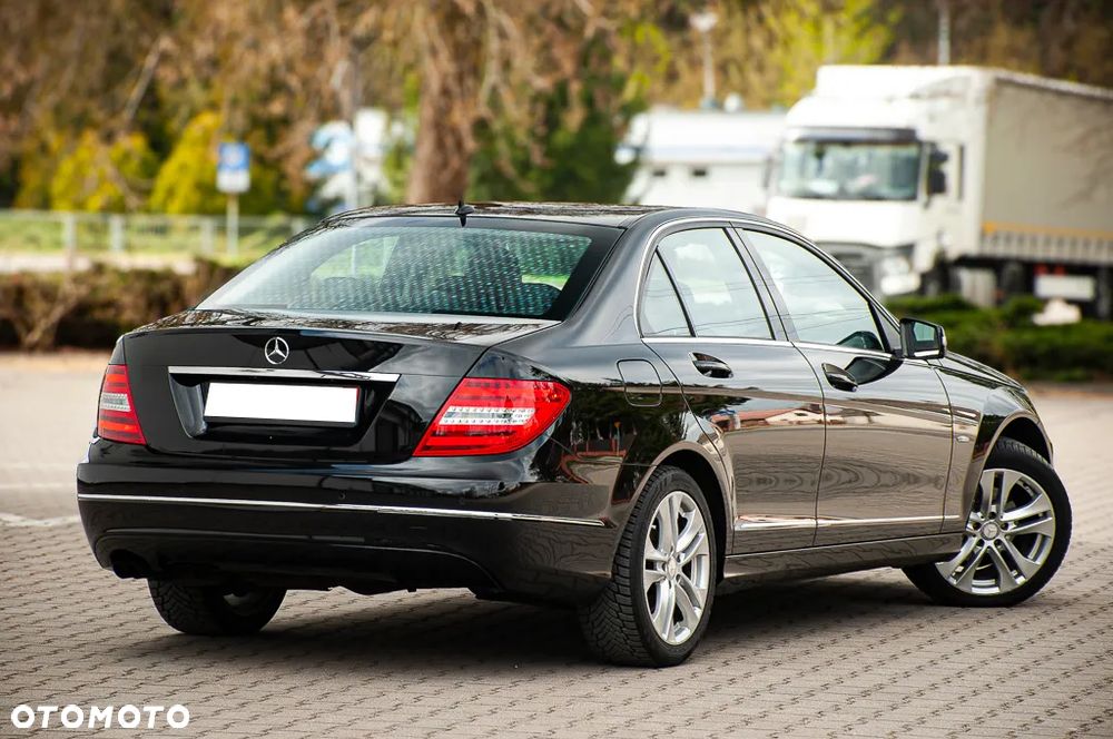 Mercedes-Benz Klasa C 180 BlueEFFICIENCY 7G-TRONIC Avantgarde - 16