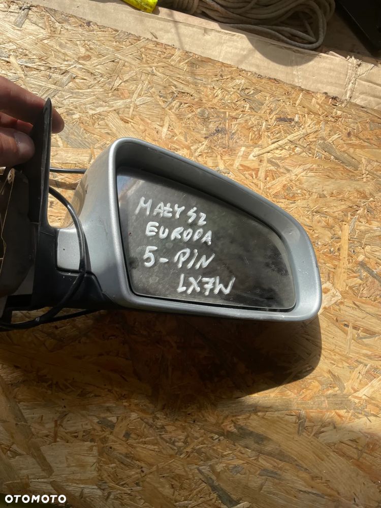 AUDI A4 B6 LX7W SREBRNE  LUSTERKO PRAWE EUROPA 5-PIN - 1