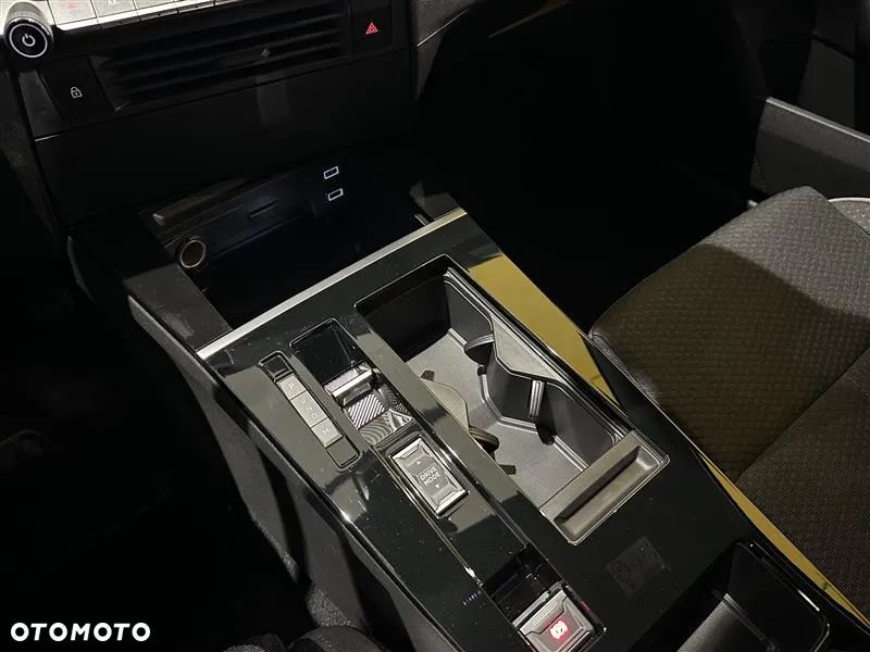 Opel Astra 1.2 T Edition S&S - 25