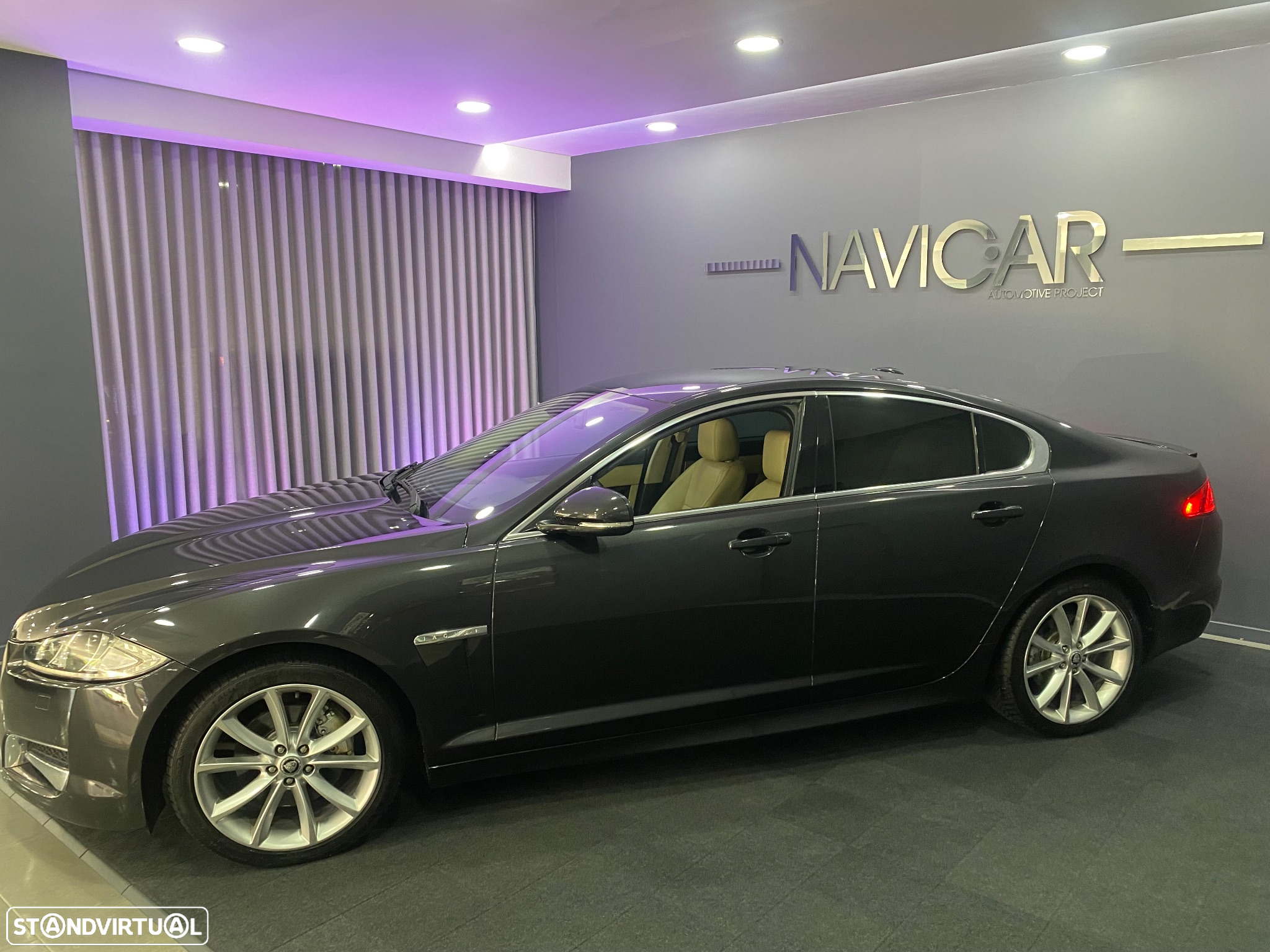 Jaguar XF 2.2 D R-Sport - 13