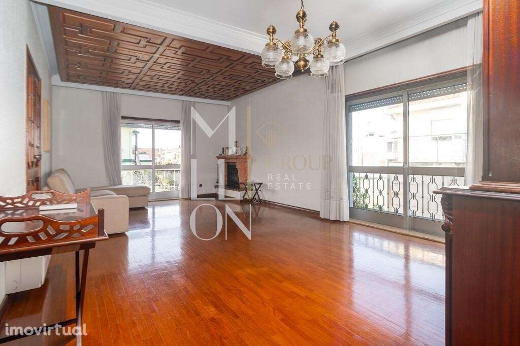 Moradia T4+1 com 4 Frentes e Excelente Exposição Solar em Pedrouços - Grande imagem: 4/30