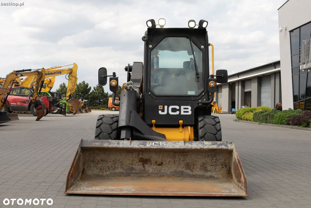 JCB 300 T4 Miniładowarka Skid steer - 11