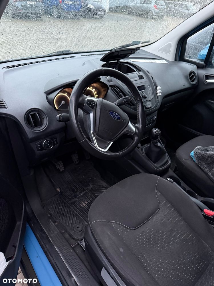 Ford Transit Courier - 11