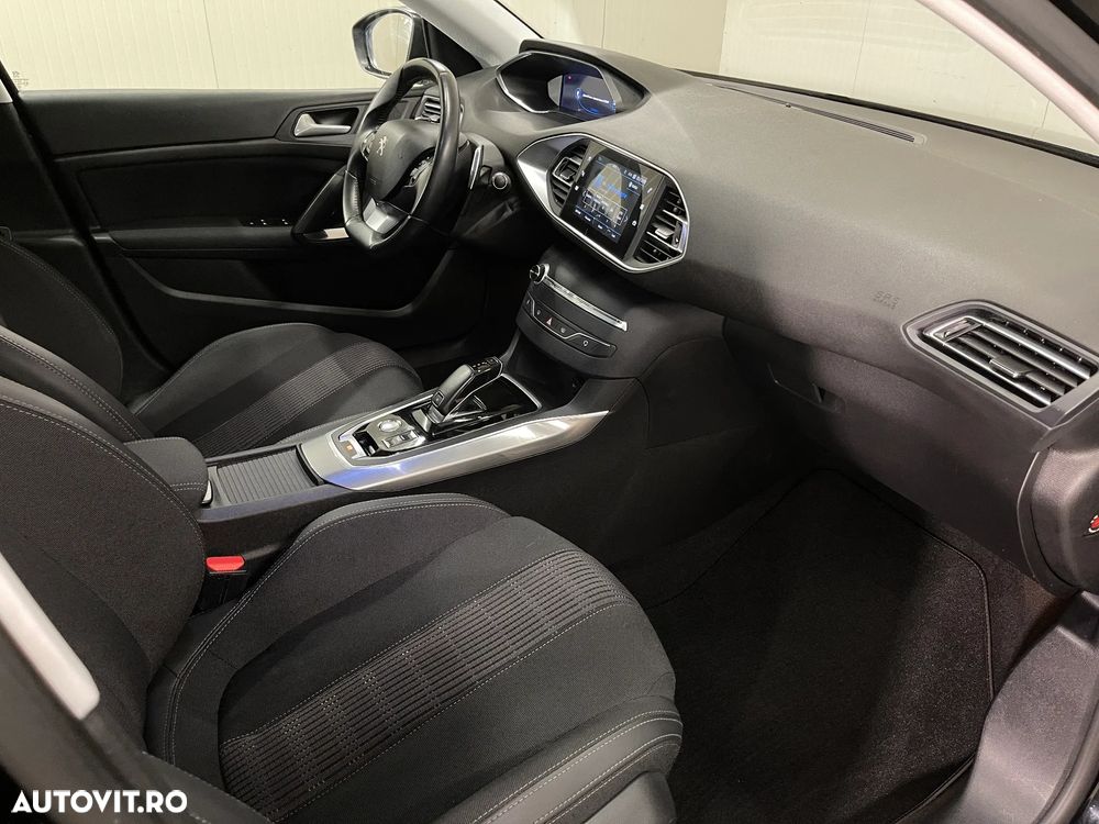 Peugeot 308 PureTech 130 GPF EAT8 Stop & Start Allure Pack - 11