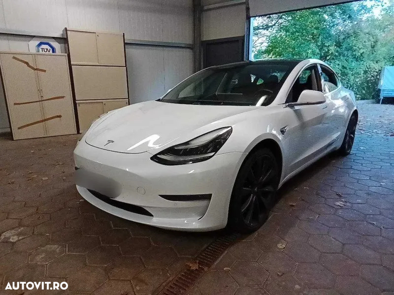 Tesla Model 3 - 11