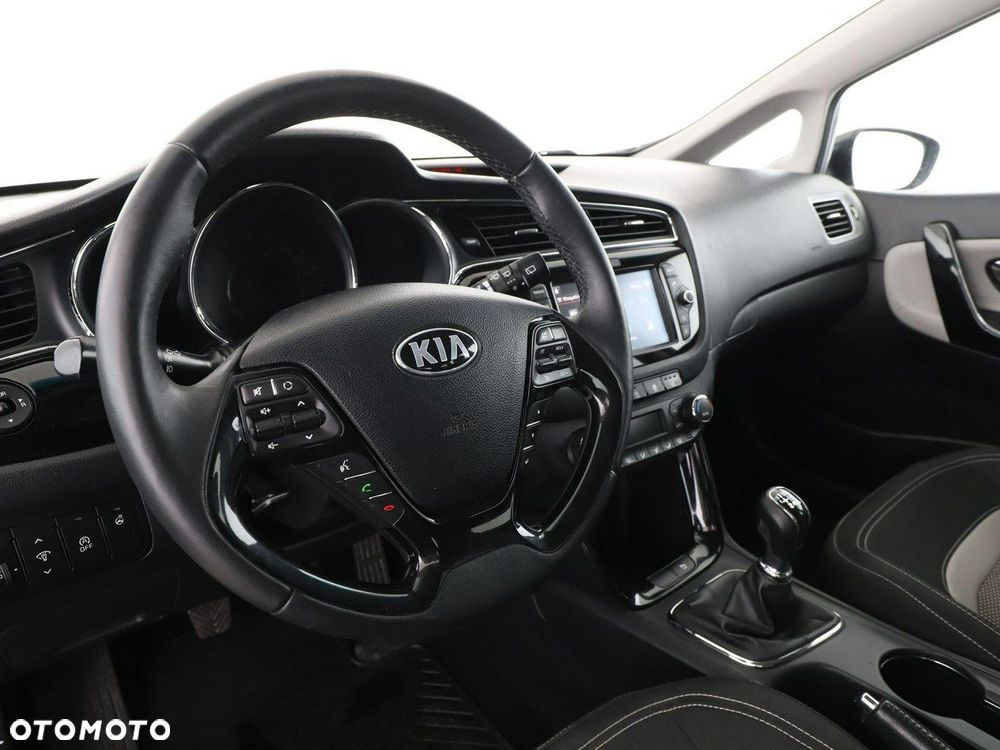 Kia Ceed 1.6 GDI ISG Dream-Team Edition - 14