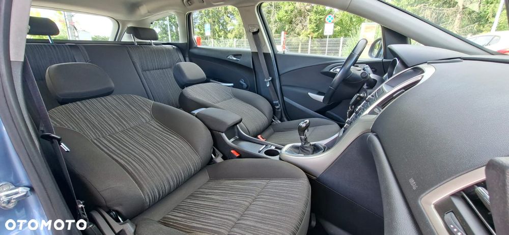 Opel Astra 1.6 Turbo Design Edition - 18