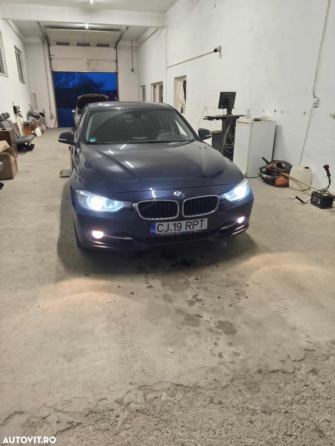 BMW Seria 3 328i Sport Line - 2