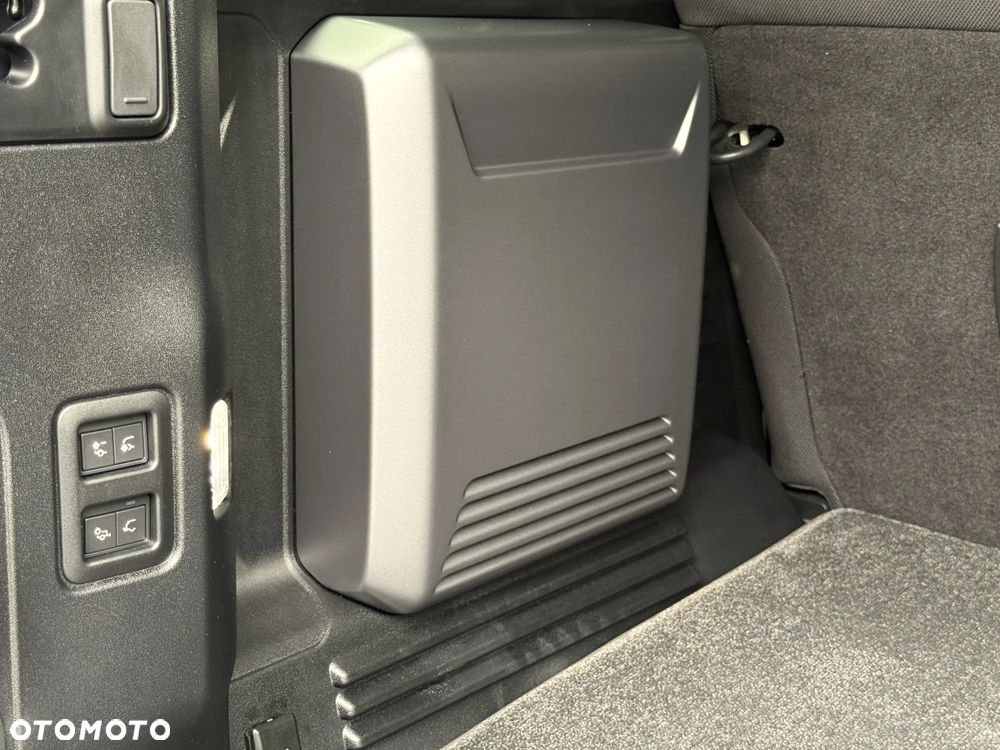 Land Rover Defender 110 P635 OCTA - 21