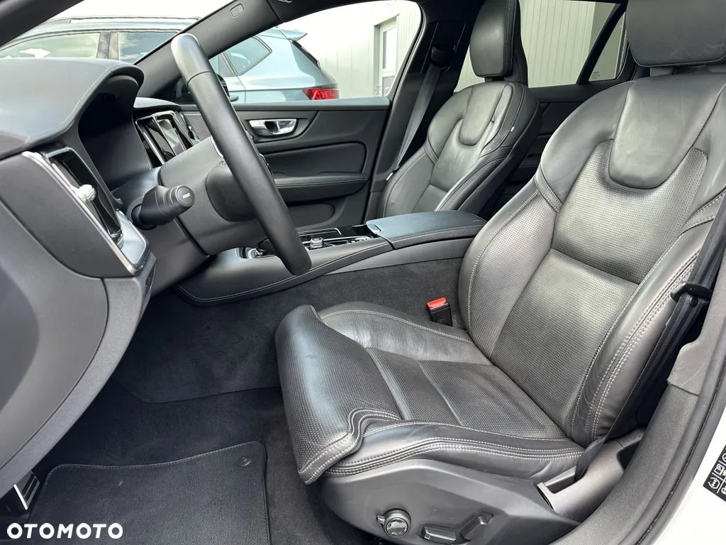 Volvo V60 T6 AWD Recharge Geartronic RDesign - 6