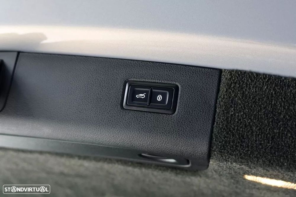 Bentley Bentayga Hybrid - 35