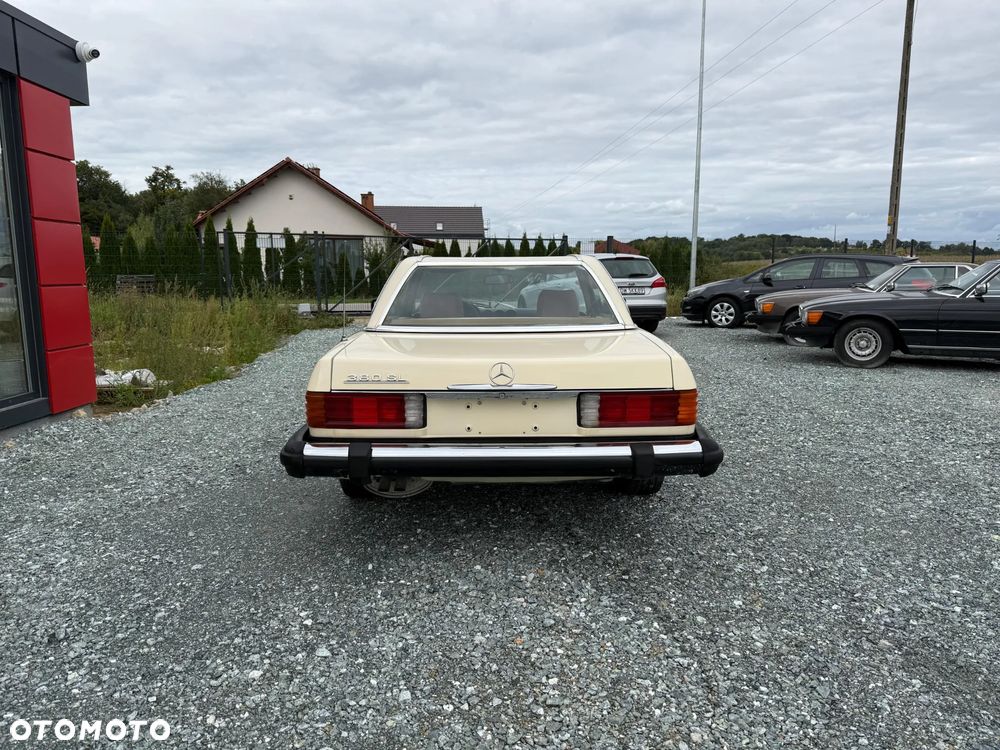 Mercedes-Benz SLC - 12