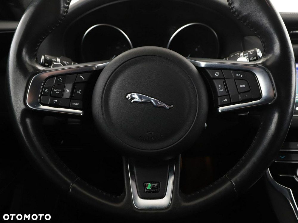 Jaguar XF 20d AWD R-Sport - 22