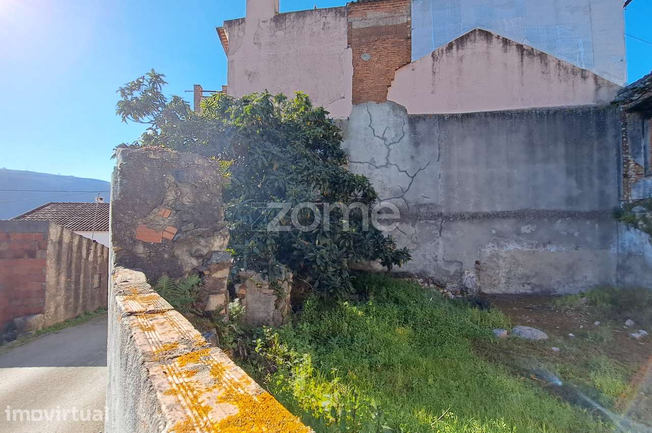 Terreno Urbano com Ruína em Mira de Aire - Grande imagem: 4/24