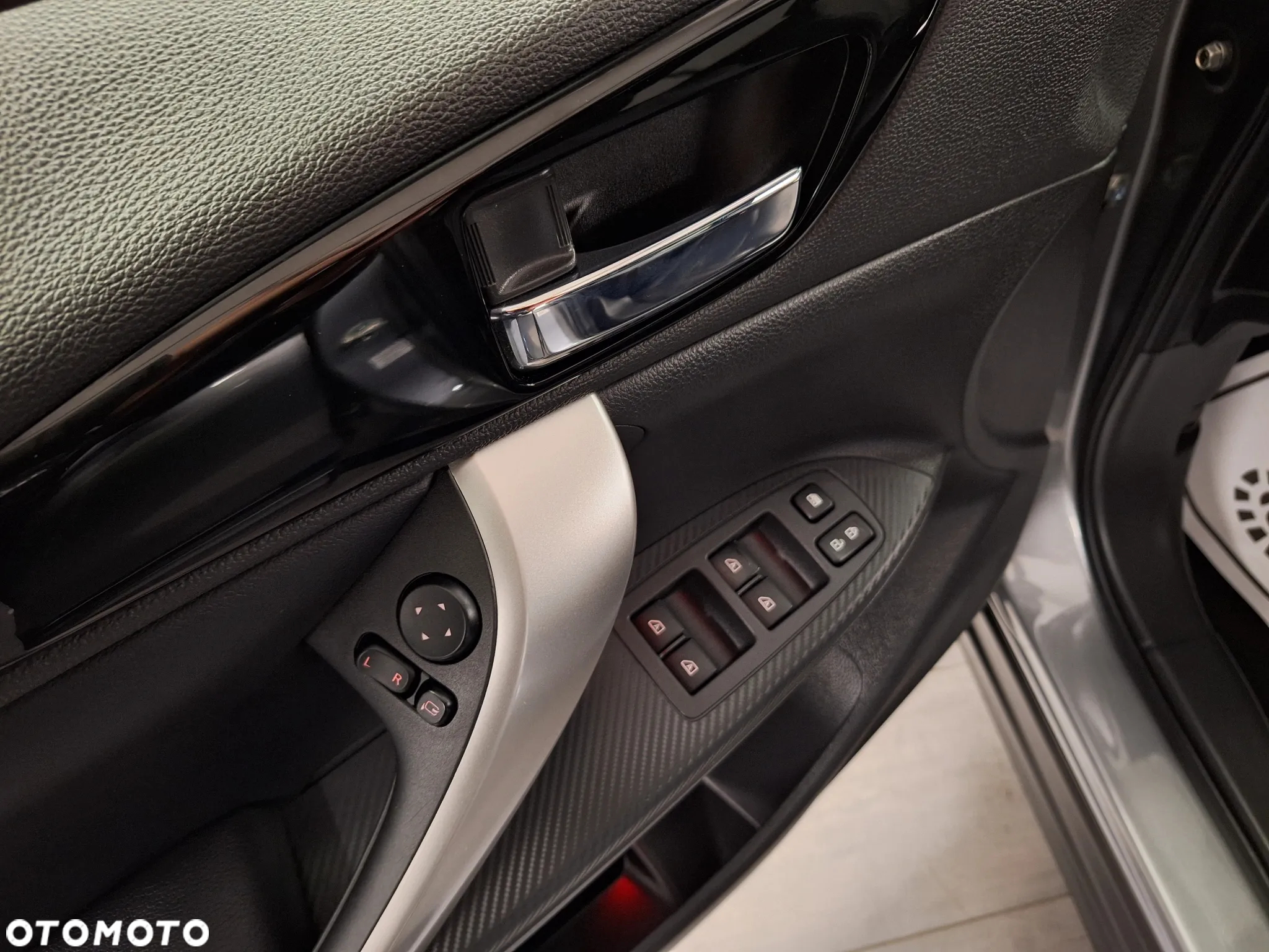 Mitsubishi Eclipse Cross Plug-In Hybrid 4WD Top - 30