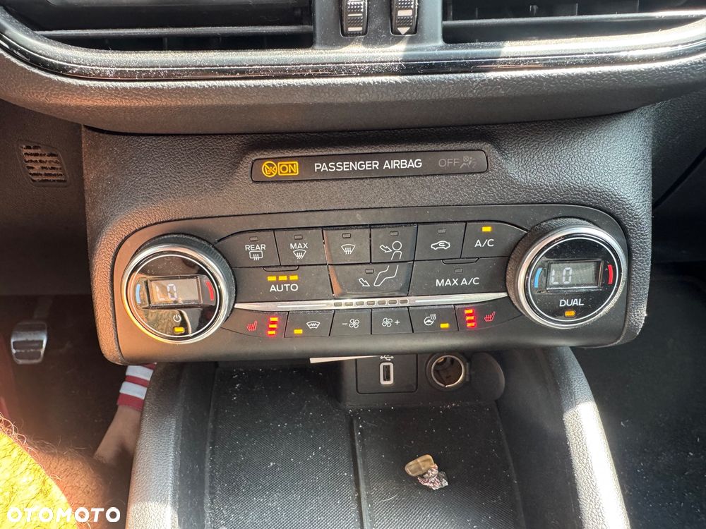 Ford Focus 1.0 EcoBoost Start-Stopp-System ST-LINE DESIGN - 10