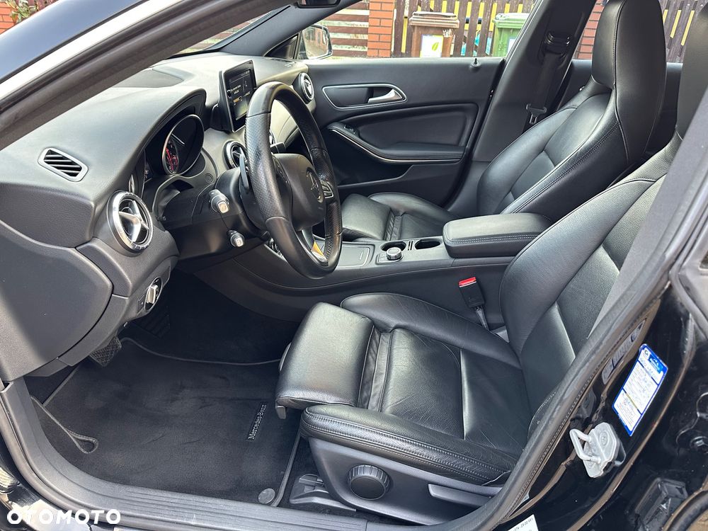 Mercedes-Benz CLA 200 d 4Matic 7G-DCT AMG Line - 24