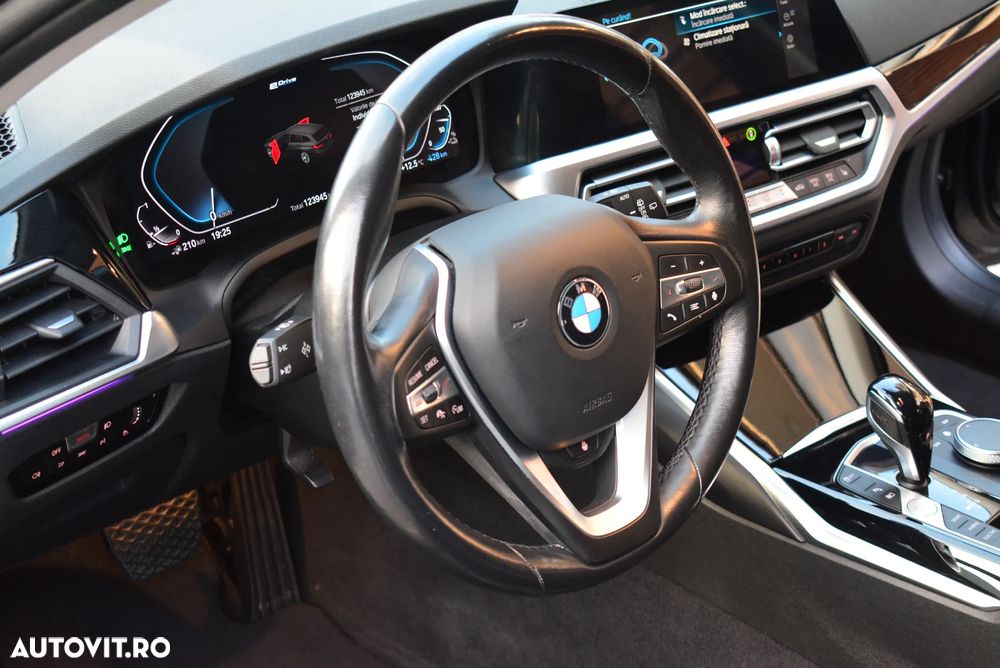 BMW Seria 3 330e Aut. Sport Line - 14