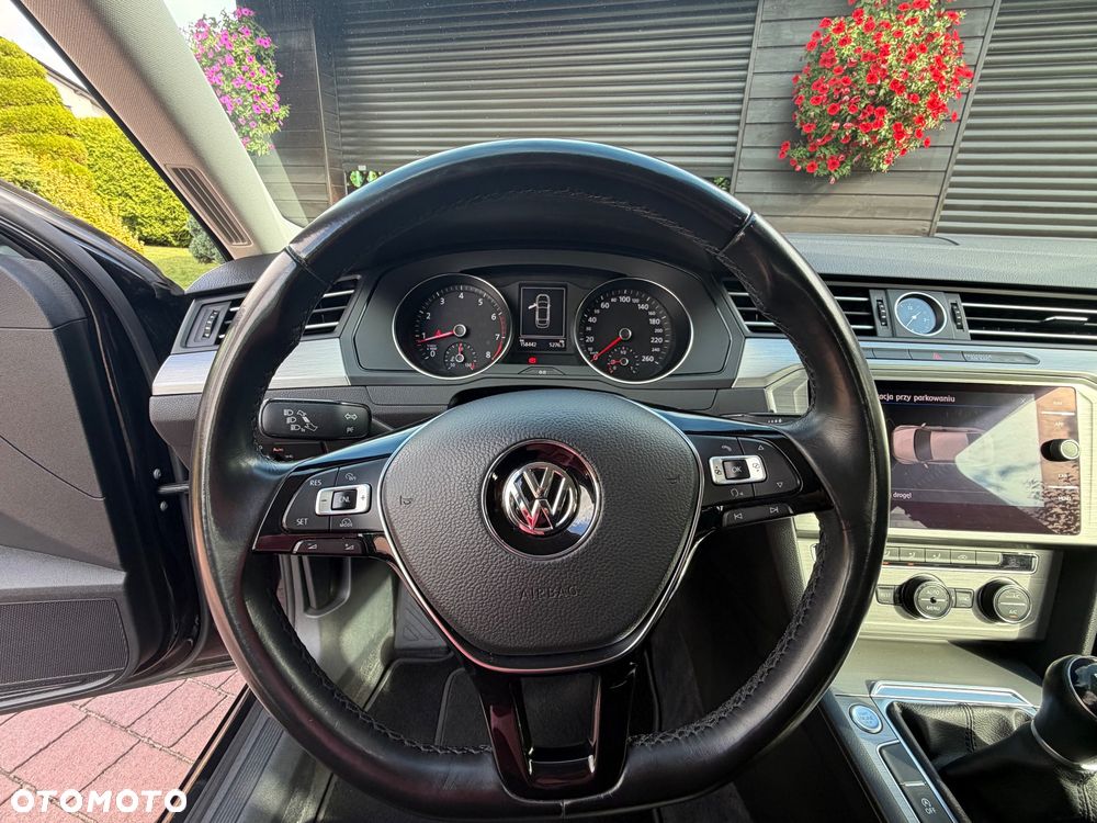 Volkswagen Passat - 22