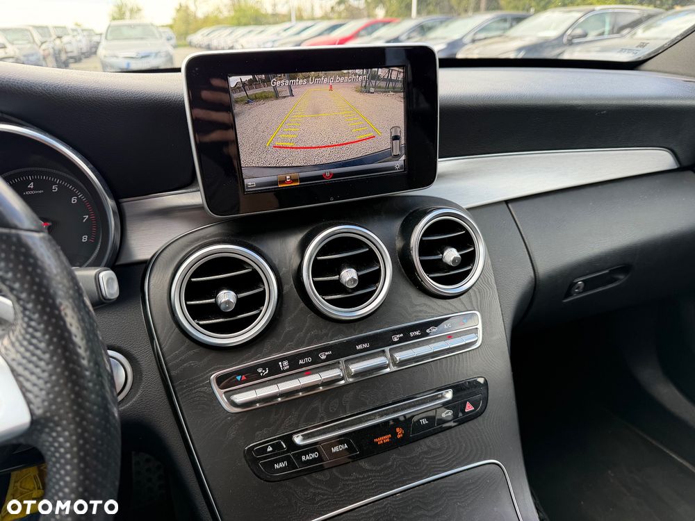 Mercedes-Benz Klasa C 180 9G-TRONIC AMG Line - 27