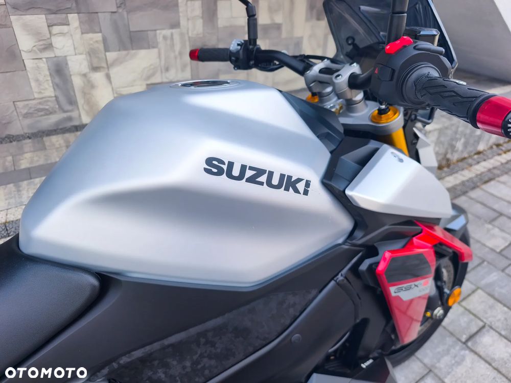 Suzuki GSX - 9