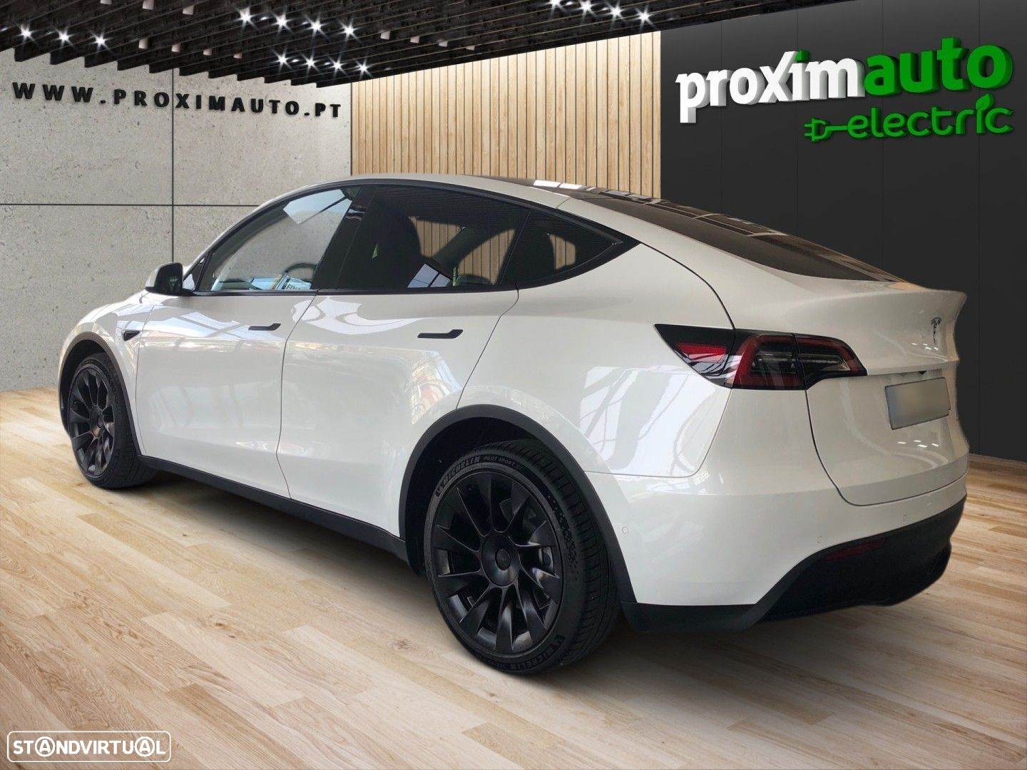 Tesla Model Y - 13