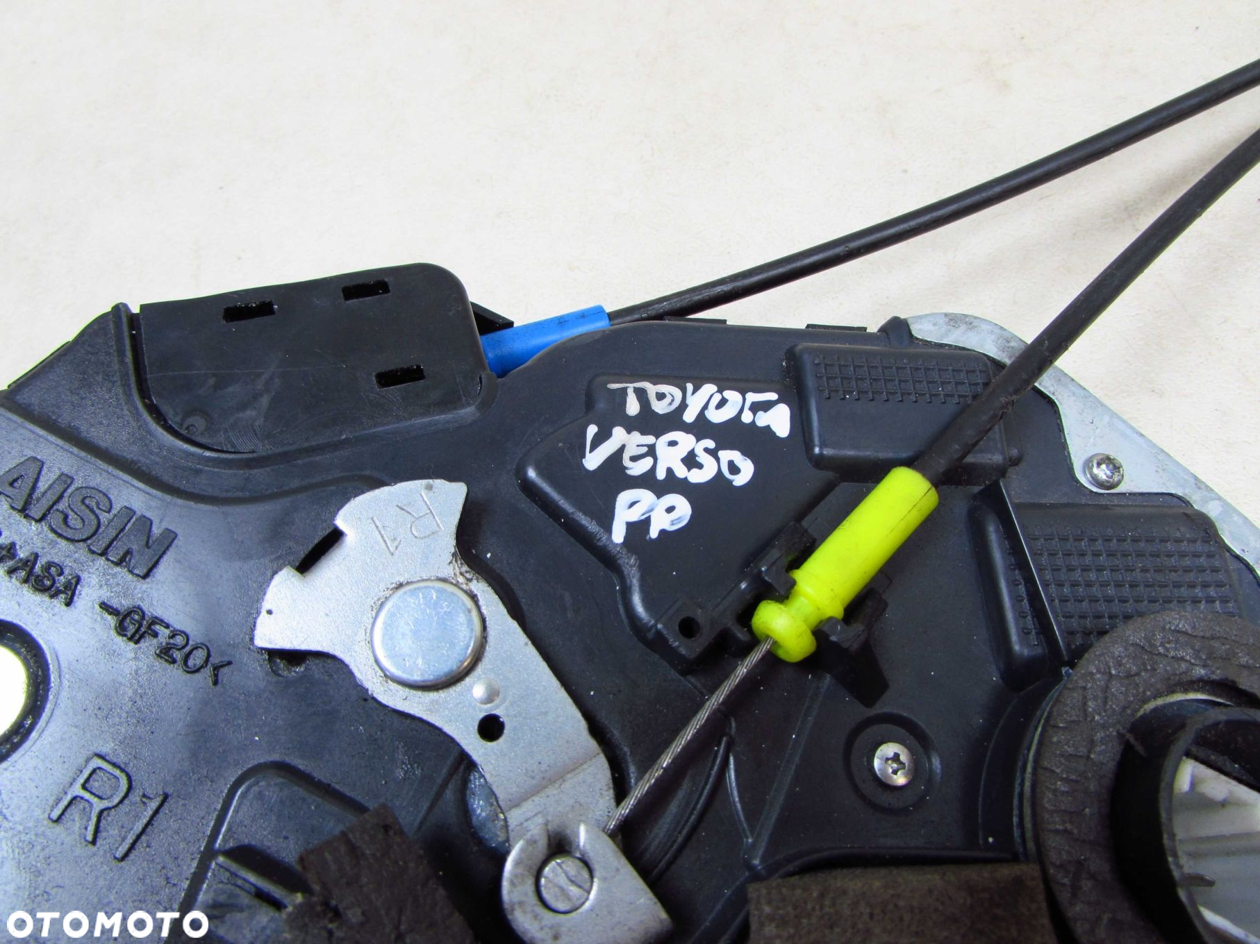 TOYOTA AVENSIS T25 03-08 ZAMEK DRZWI PRZOD PRAWY 4 PIN - 8