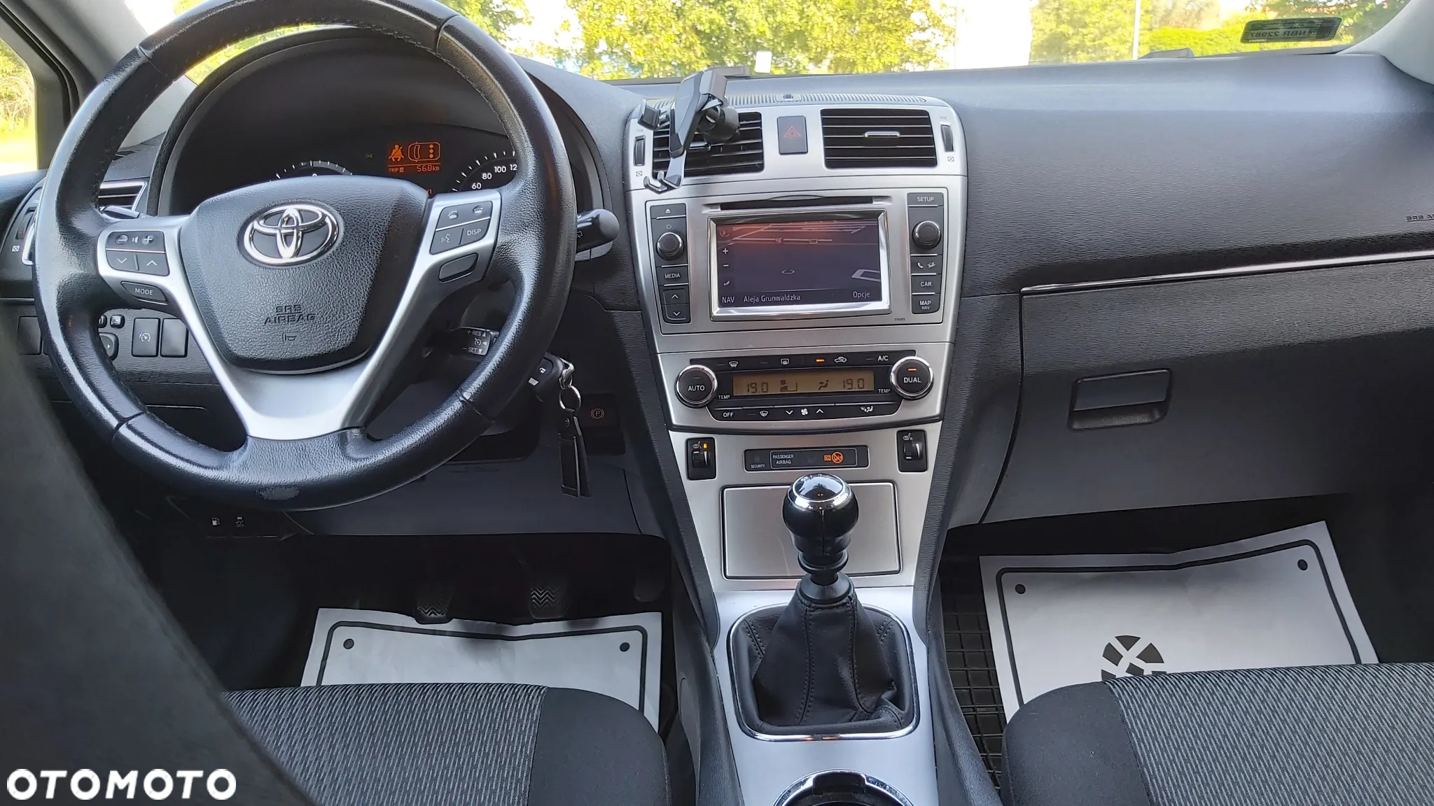Toyota Avensis 2.0 D-4D Premium - 22