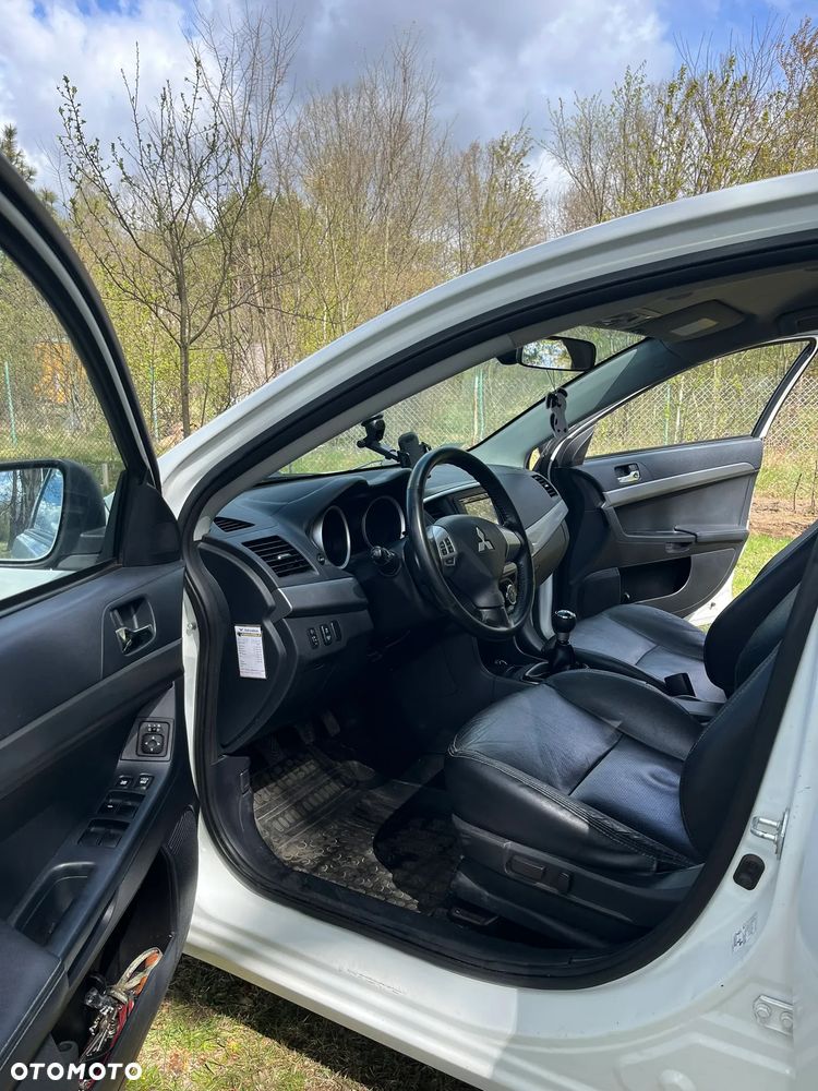 Mitsubishi Lancer - 12