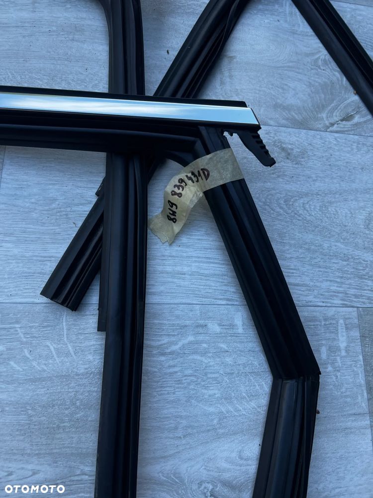 LISTWA LISTWY ZGARNIAJĄCA a4 b9 PRZÓD TYŁ PRAWA LEWA RAMKA DRZWI PRZÓD TYŁ PRAWA LEWA CHROM SHADO LINE 8W0837432 8W0837439 8W9839432 8W9839431 8W0853284 8W0853283 8W0853764 8W0853763 8W5839432 8W5839431 CENA W OPISIE - 4