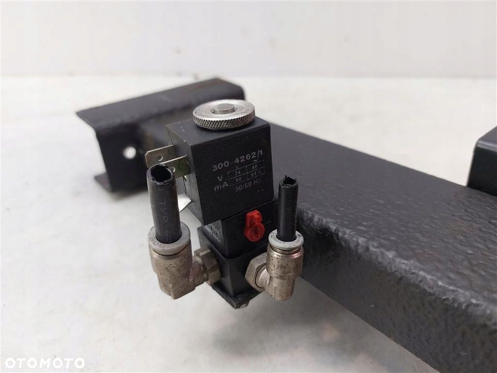 Zawór awaryjnego otwierania drzwi Solaris Urbino 12 833640205 - 5