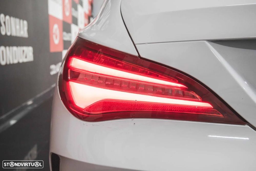 Mercedes-Benz CLA 180 d Shooting Brake AMG Line - 8