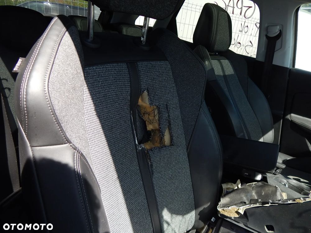 Peugeot 3008 PureTech 130 Stop & Start GPF EAT8 Allure Business-Paket - 28